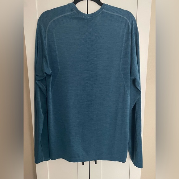Lululemon Long Sleeve Ocean Blue Shirt 🌊 Size Large - Picture 2 of 3